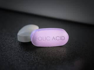 Obraz na płótnie Canvas Folic acid folate supplement pill