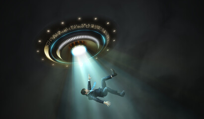 Entführungskonzept durch Außerirdische. Junger Mann wird von UFO entführt.