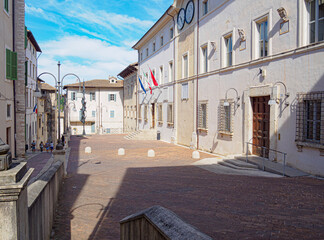 Plaza del ayuntamiento de Spoleto, Italia, verano de 2019.