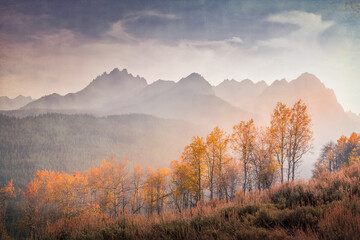 Sawtooth mountains of Idaho in the fall in the evening light.