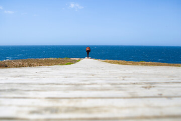 Obraz premium Conch sculpture in Punta Herminia with the ocean in background