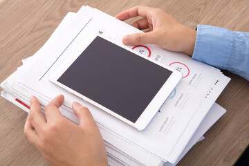 Organizing data with one hand and an iPad