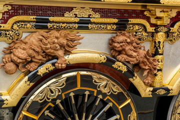 高山秋祭り、豊明臺の華麗な装飾唐獅子
