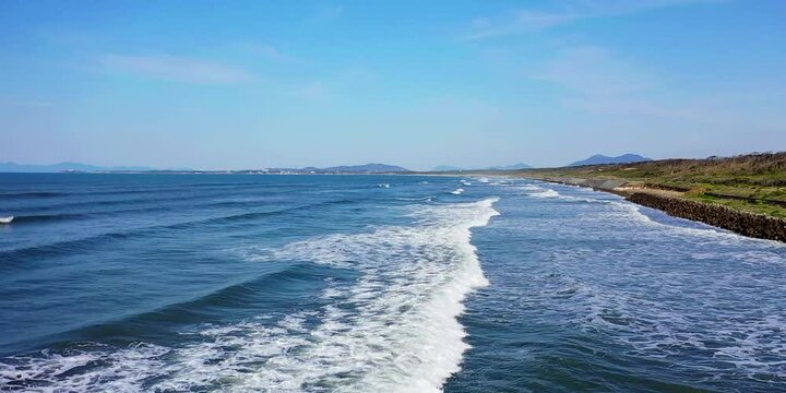 美しい海を2Kドローン撮影01