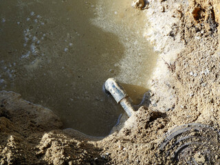 家庭用水道管の漏水工事現場