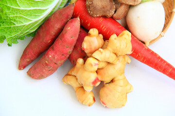 蕪と金時人参と白菜と椎茸とサツマ芋と生姜