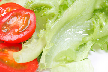 野菜サラダのミニトマトとレタス