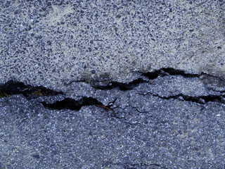 アスファルト道路のひび割れ