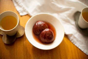 美味しそうな栗の渋皮煮を真上から