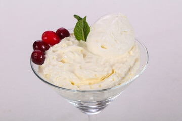 Ice cream with dry plum
