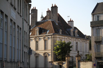 Immeubles dans les rue de la ville de Dijon en Bourgogne