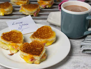 loving sandwich with I love you message on a sticky note