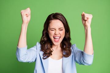 Photo portrait of young happy cheerful female employee shouting loudly wearing blue formal jacket...