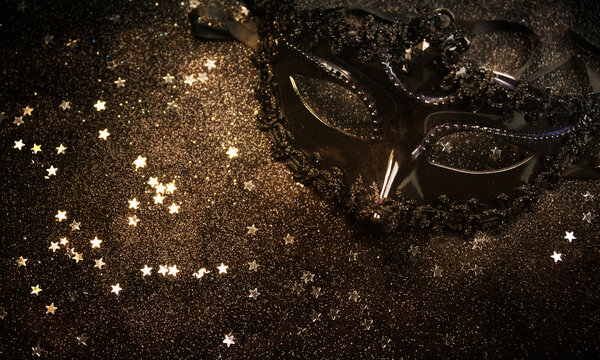 Arriba 66+ imagen masquerade ball background - Thptletrongtan.edu.vn