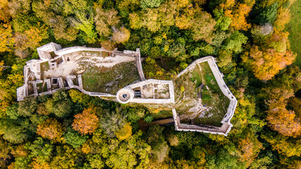 ruiny zamku w Smoleniu na Wyżynie Krakowsko-Częstochowskiej, Śląsk, Polska © Franciszek