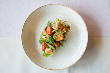 salad with shrimps