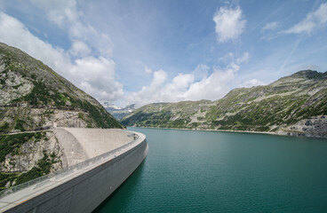 Fototapeta na wymiar The famous water reservoir Kölnbreinsperre in Austria