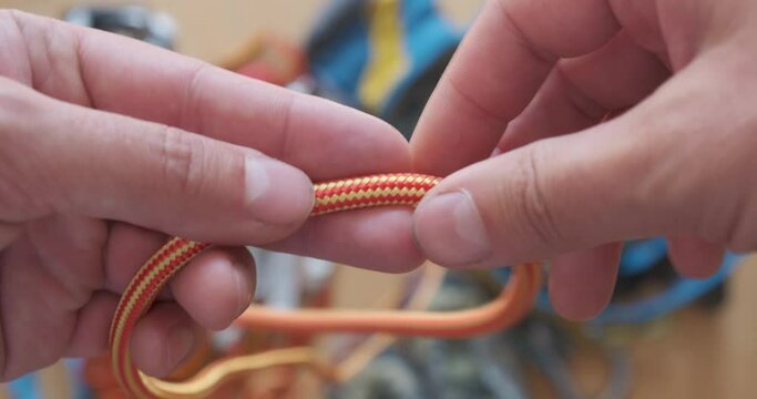 How to tie a single eight on a rope, part of a stopper knot also known as figure-of-eight knot, Savoy knot, Flemish knot, or double stopper, used in sailing, rock climbing, caving.