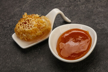 Natural honey in the bowl
