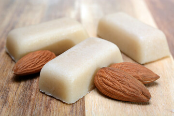 Marzipan und Mandeln zu Weihnachten