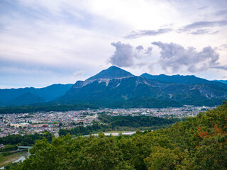 Fototapeta premium 【秩父ビューパークより】秩父市内・武甲山
