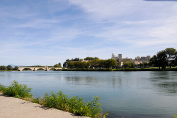 Fototapeta na wymiar am Ufer der Rhône bei Avignon