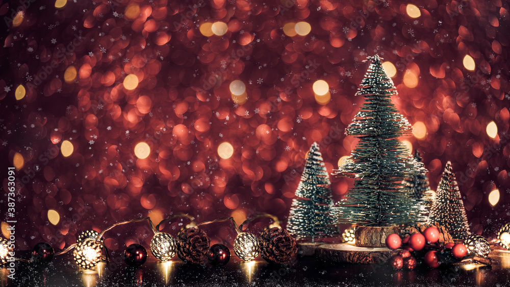 Poster Merry Christmas tree and happy new year background on red glitter sparkling string lights festive bokeh background.holiday celebration greeting card