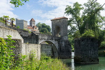 Fototapeta na wymiar Le pont de la Légende à Sauveterre de Béarn
