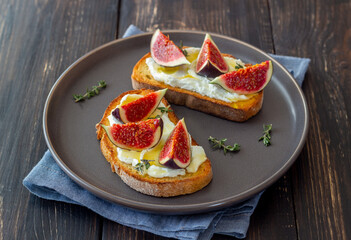 Bruschetta with figs, honey and cheese. Healthy eating. Vegetarian food.