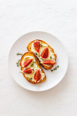 Bruschetta with figs, honey and cheese. Healthy eating. Vegetarian food.