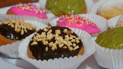 chocolate cupcakes with frosting