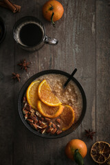 bol de porridge fait maison orange et épice