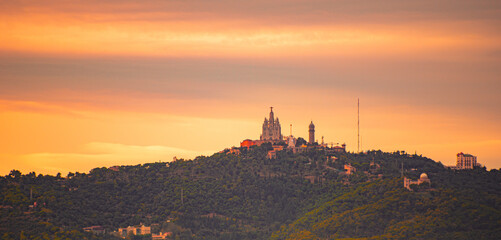 Fototapeta premium Vista aérea de Placa Espanya y Montjuic con el Museo Nacional de Arte de Cataluña, Barcelona, España 2020