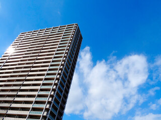Fototapeta premium マンションと青空