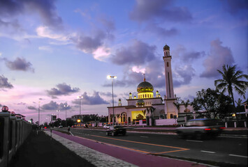 Al-Ameerah Al-Hajjah Maryam Mosque in Brunei at dusk