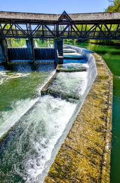 famous flood barrier in wolfratshausen