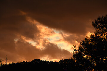 Fototapeta premium Sonnenuntergang und Abendhimmel im Herbst