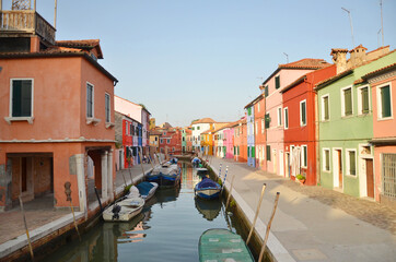 Fototapeta na wymiar Picturesque Burano is known for its brightly colored fishermen's houses and its casual eateries serving seafood.