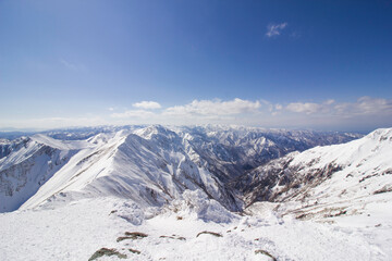 Fototapeta na wymiar 厳冬期の谷川岳から見る万太郎山方面