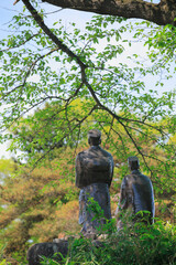 奥の細道　最上川本合海の芭蕉像