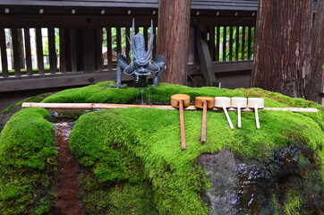 【長野県】諏訪大社本宮・手水舎