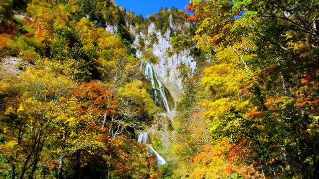 秋の羽衣の滝