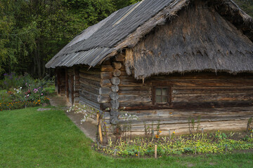 Fototapeta na wymiar Traditional wooden Ukrainian country house