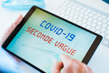 doctor and text covid-19 second wave in french