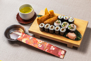 Fototapeta na wymiar 巻き寿司 Rolled sushi 