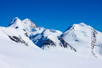 Fototapeta na wymiar winter snow in beautiful Switzerland