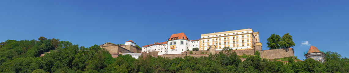 Fototapeta na wymiar Panorama of Veste Oberaus seen from the banks of the Danube