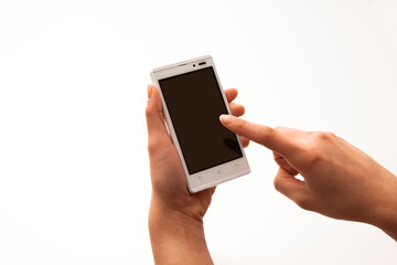 スマートフォンを持つ手