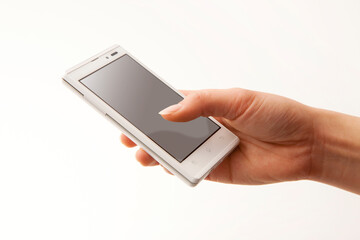 スマートフォンを持つ手