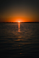 Sonnenuntergang über Wasser